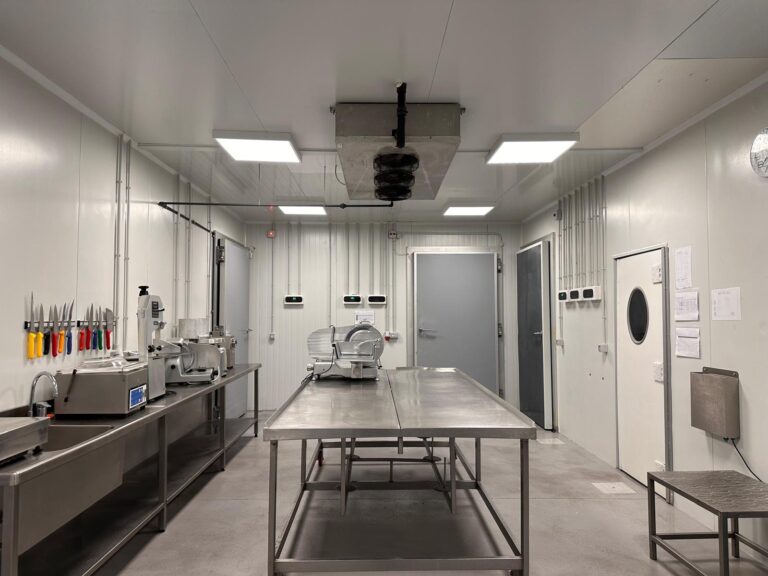 Obrador de BR Food Solution en Pozoblanco, fabricación propia de productos gourmet para HORECA